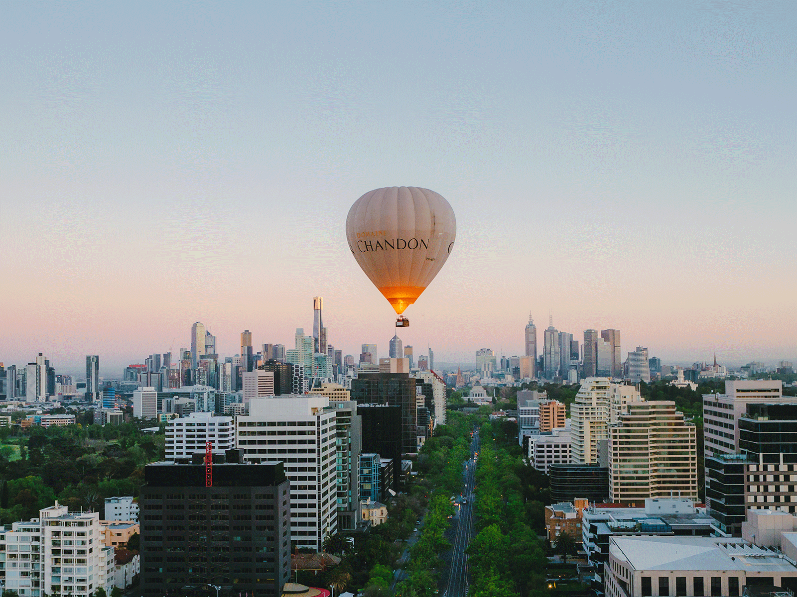 Hot air ballooning over Melbourne Source: Tourism Australia